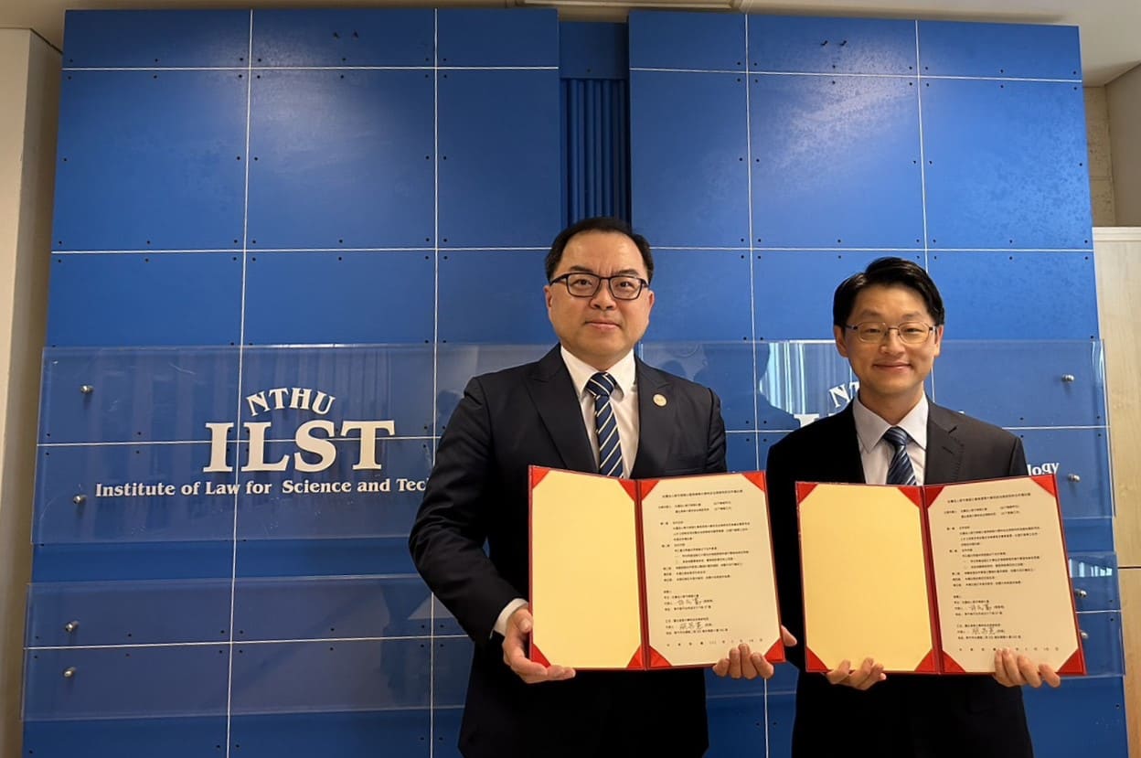 【簽約儀式】社團法人新竹律師公會與國立清華大學科技法律研究所合作備忘錄